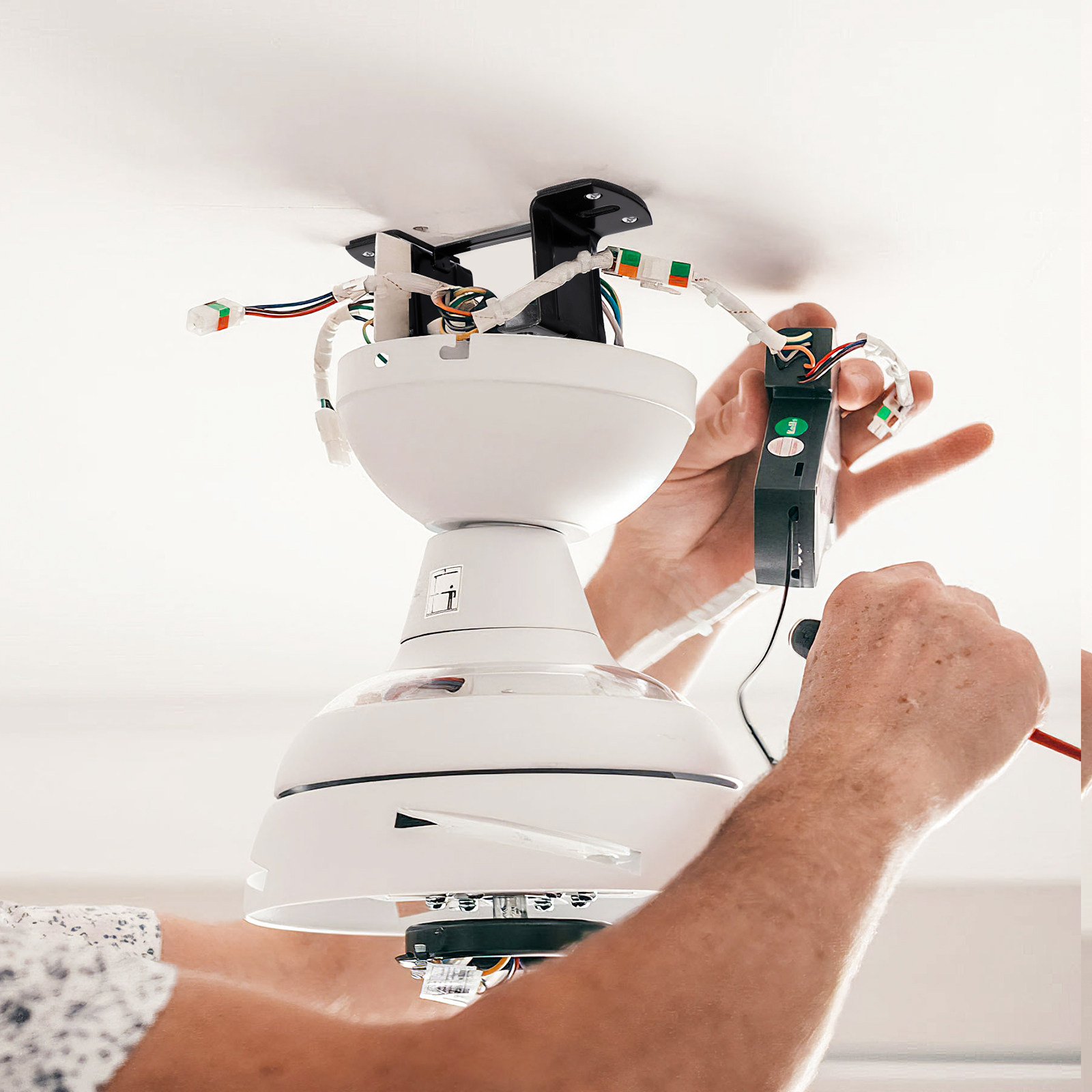 頑丈な鉄製天井ファン取り付けブラケット、ユニバーサルフィット - Ceiling Fan Mount のレビューと価格